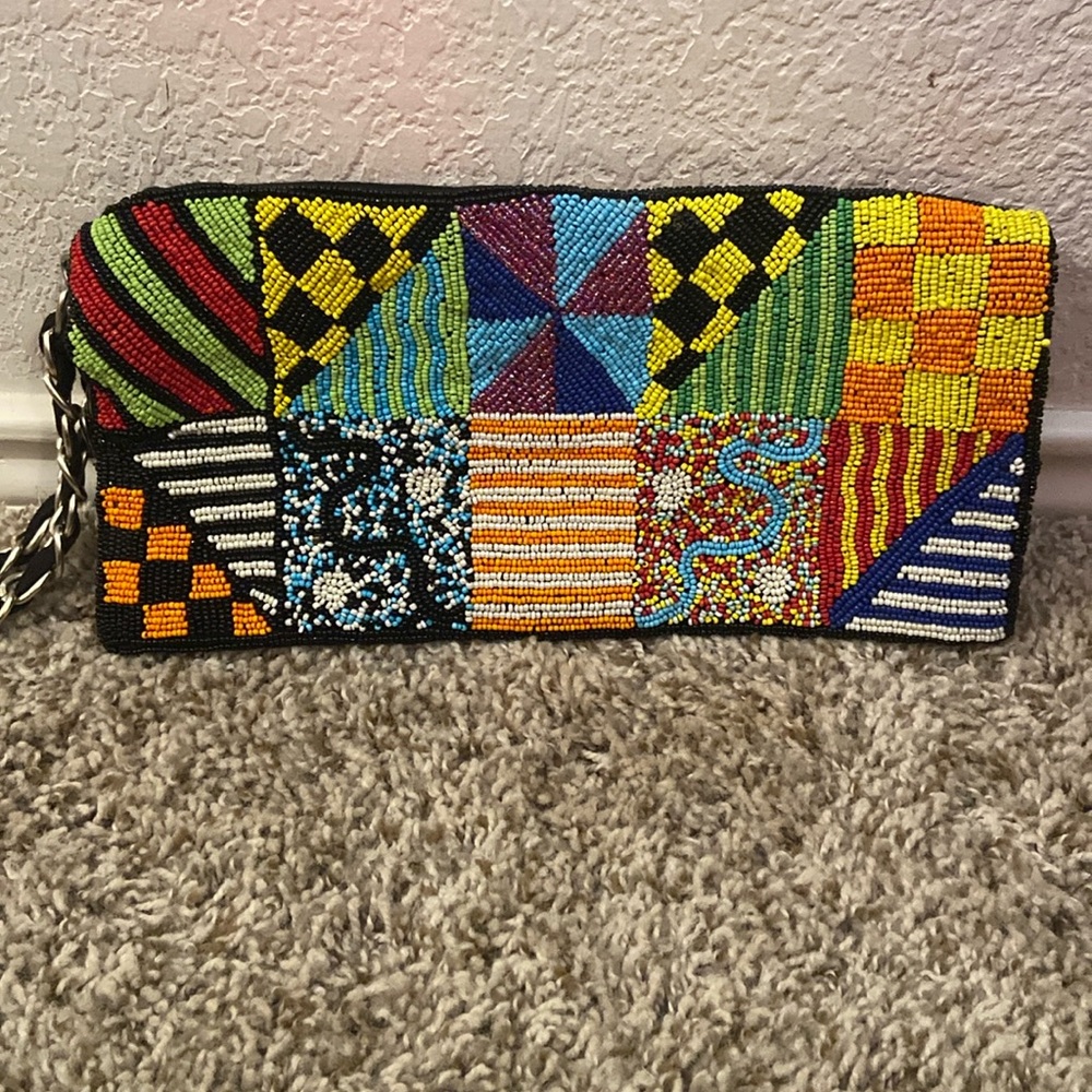 Embroidered/sequined clutch bag